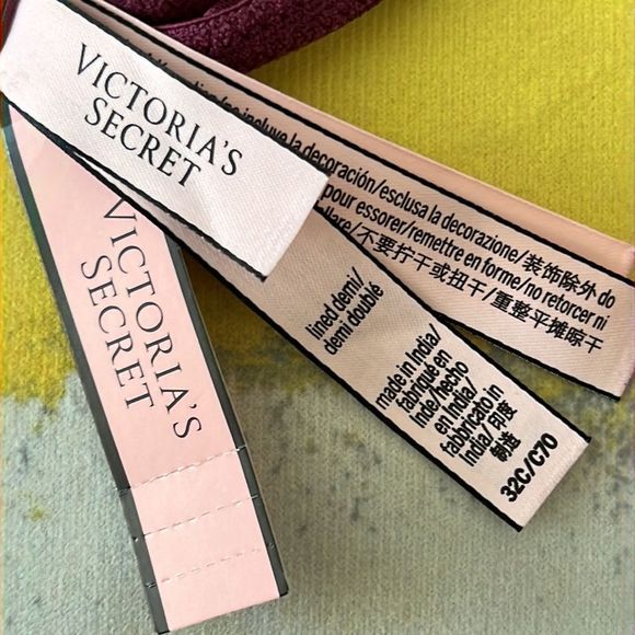 Victoria’s Secret very sexy lace bra 32C - Picture 7 of 7